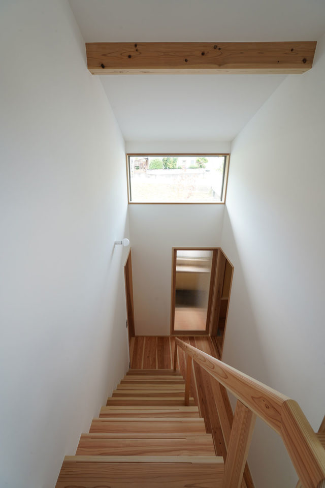 中岩田の家　階段
